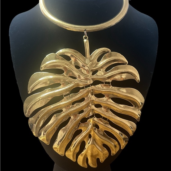 Massive Monstera Leaf Necklace - Picture 2 of 4